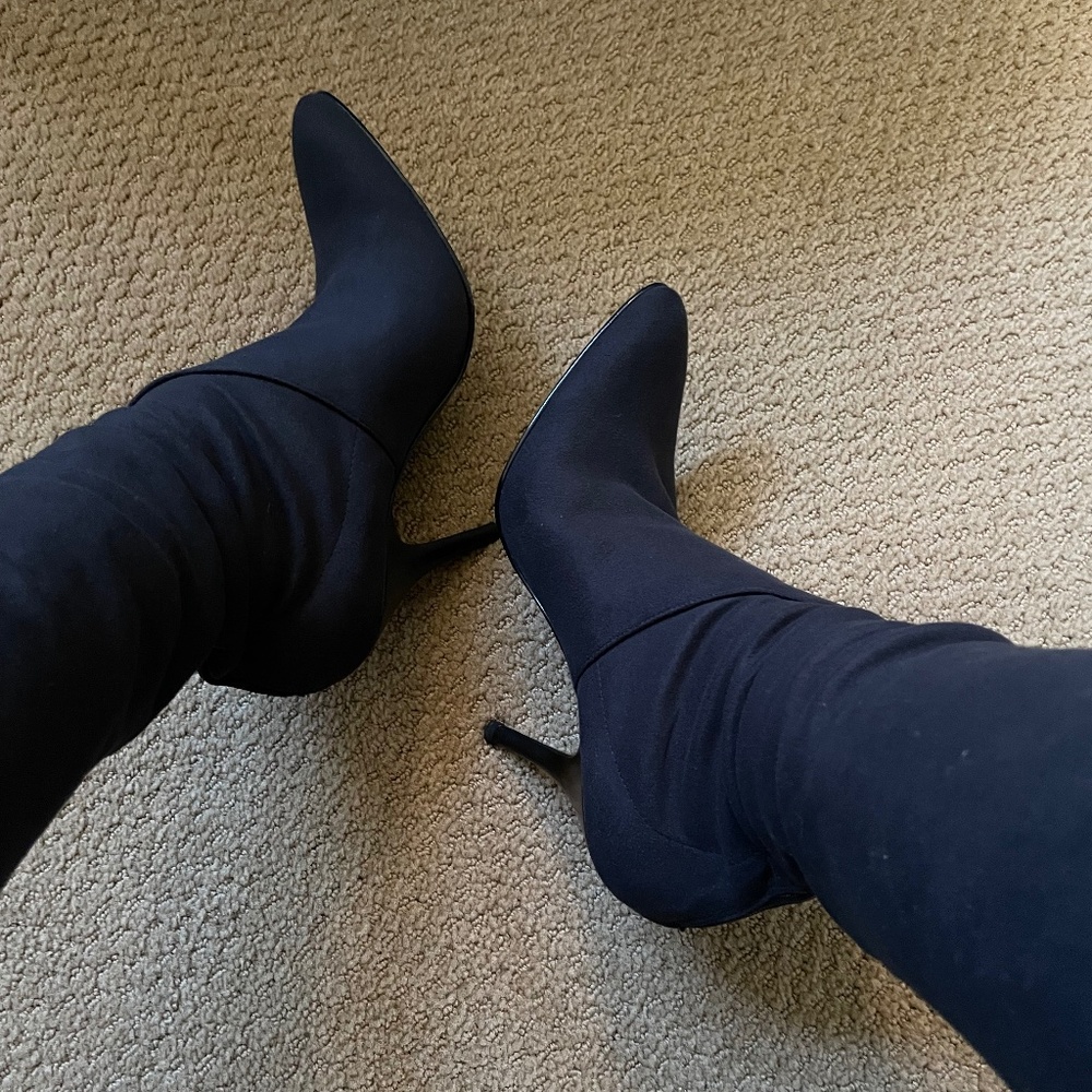 Sexy BCBGirls-Max Azria Black Knee High Boots (8.5) - Picture 5 of 7